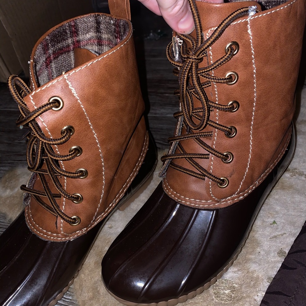 Duck boots